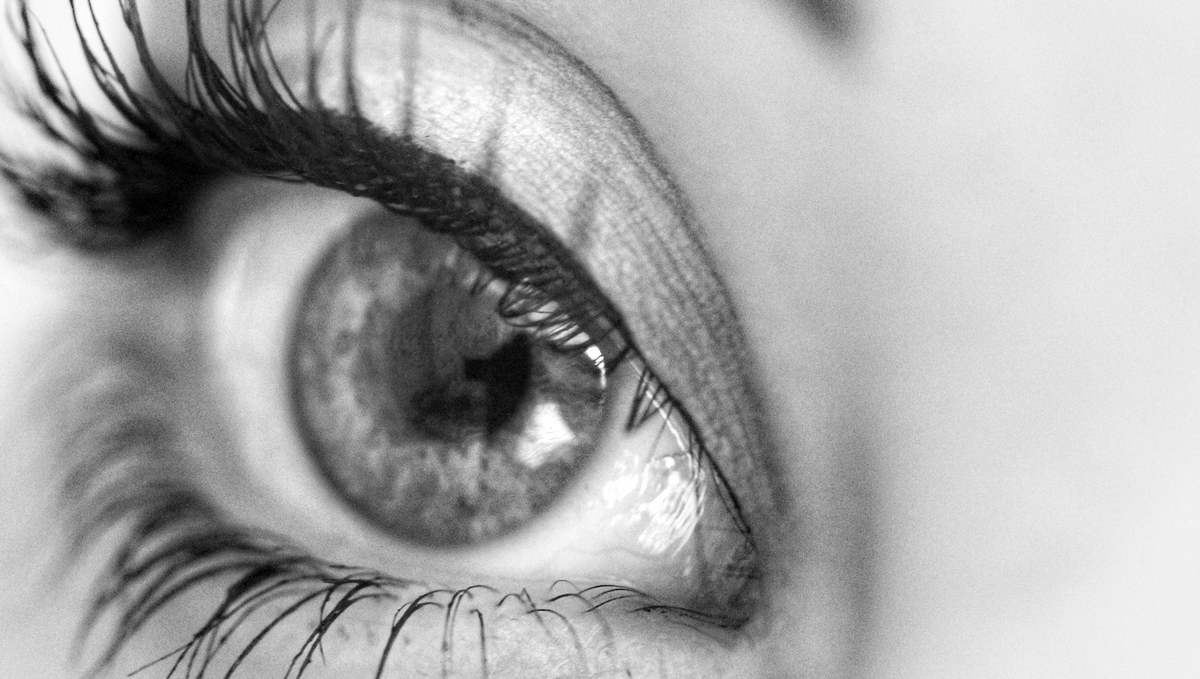 4 Easy Steps To Remove Your Eyelash Extensions At Home