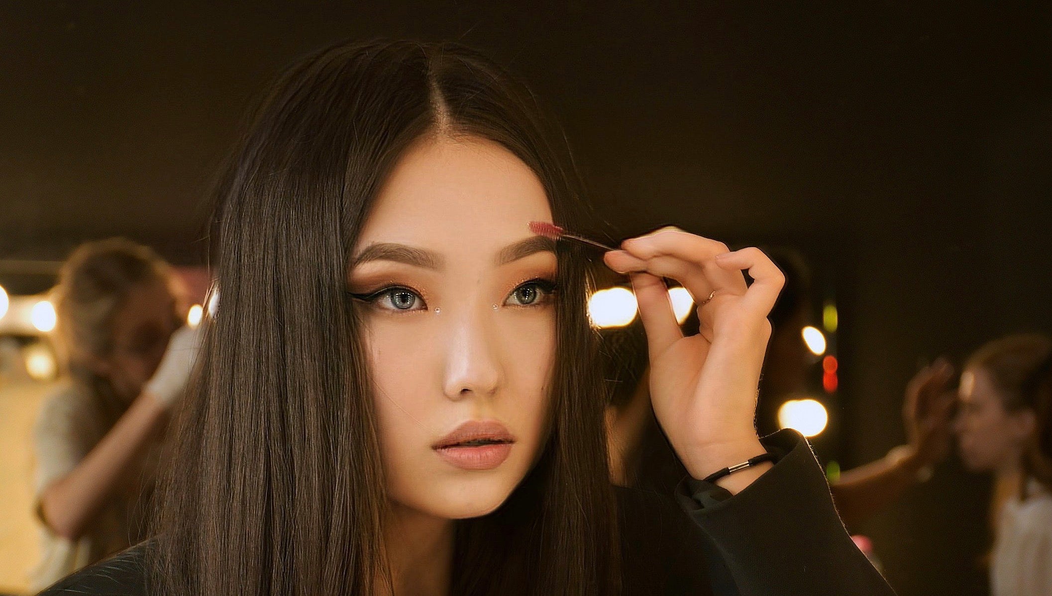 Yes, Eyebrow Transplants are a Thing -  Everything You Need to Know!